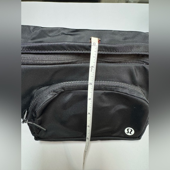 NWOT Lululemon The Rest Is Written Belt Bag – Black, 3L - Picture 5 of 5